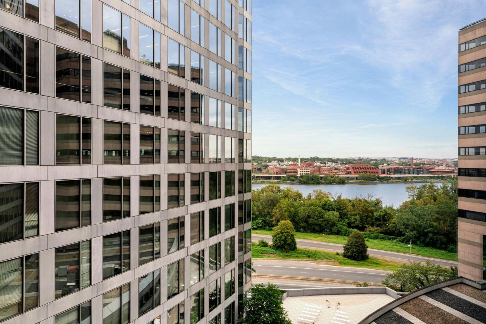 Le Meridien Arlington Exterior photo